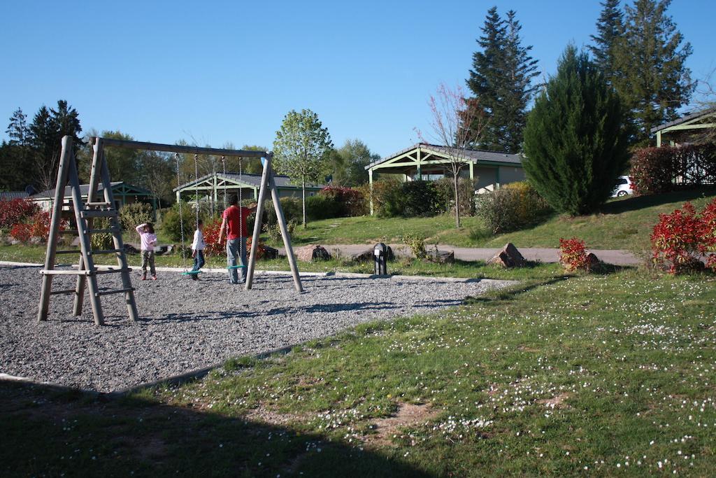 Cottages Du Lac De Miel Beynat Exterior foto