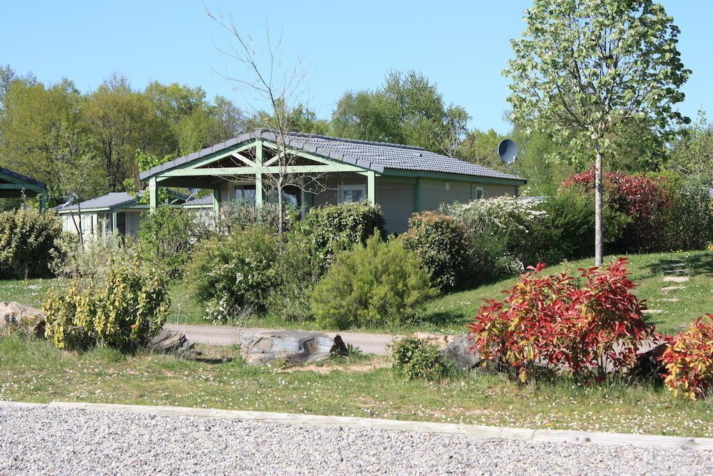 Cottages Du Lac De Miel Beynat Exterior foto